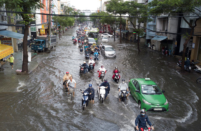 Mùa mưa gây ngập lụt ở nhiều tuyến đường