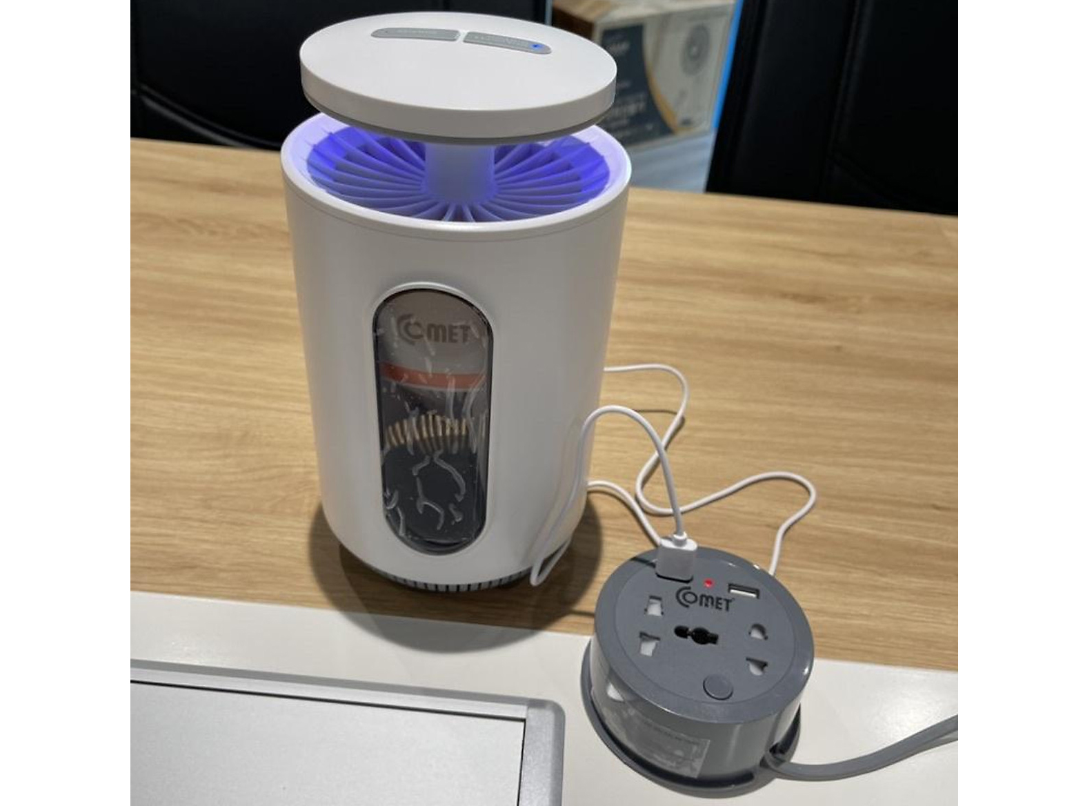 Đèn diệt muỗi Comet CM068