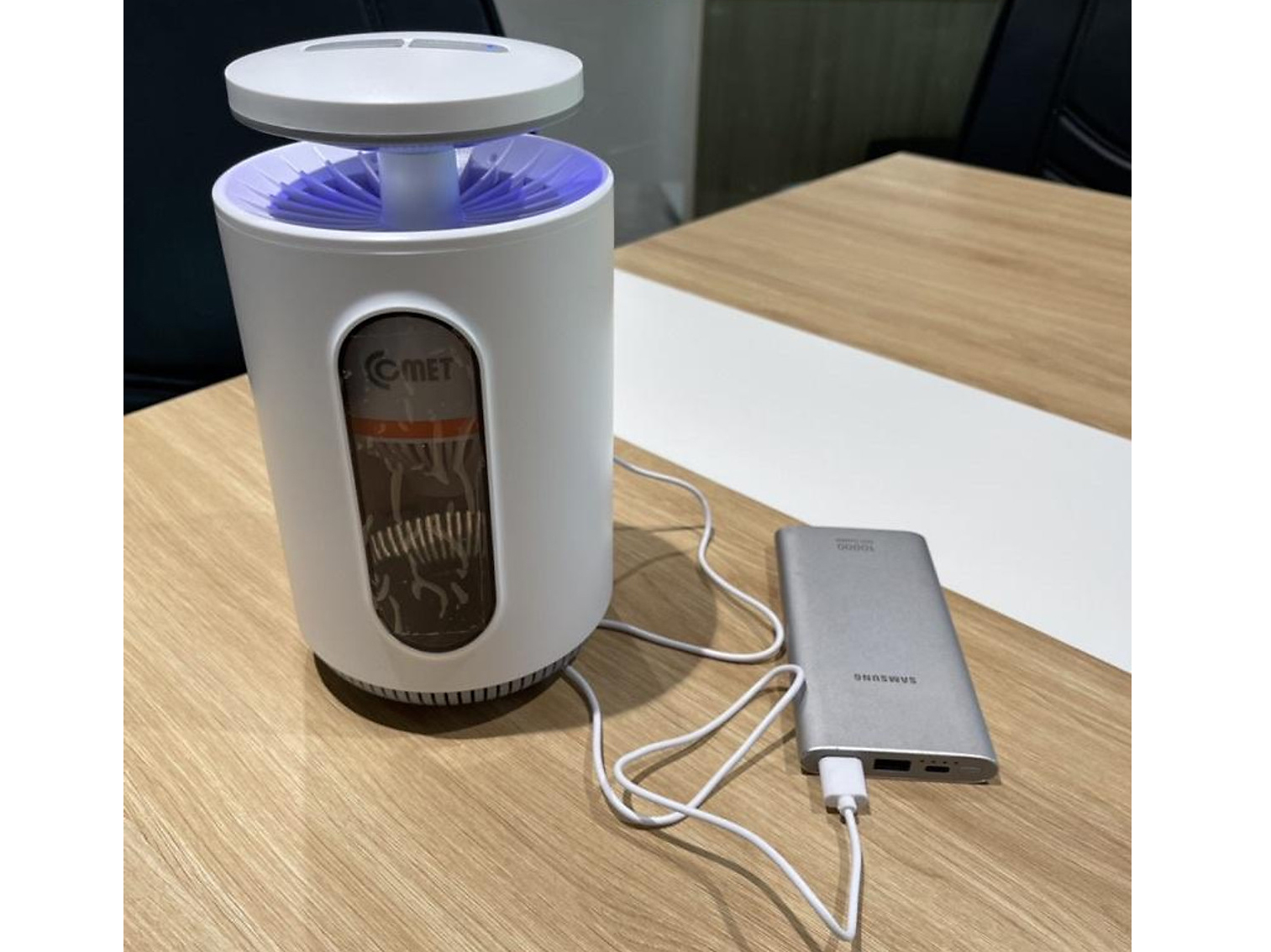 Đèn diệt muỗi Comet CM068