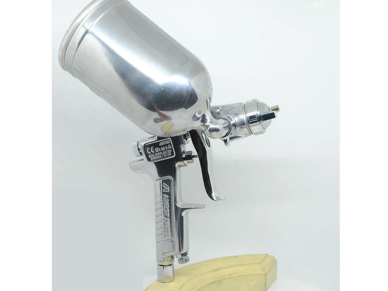 Súng phun sơn Anest Iwata W77-2G