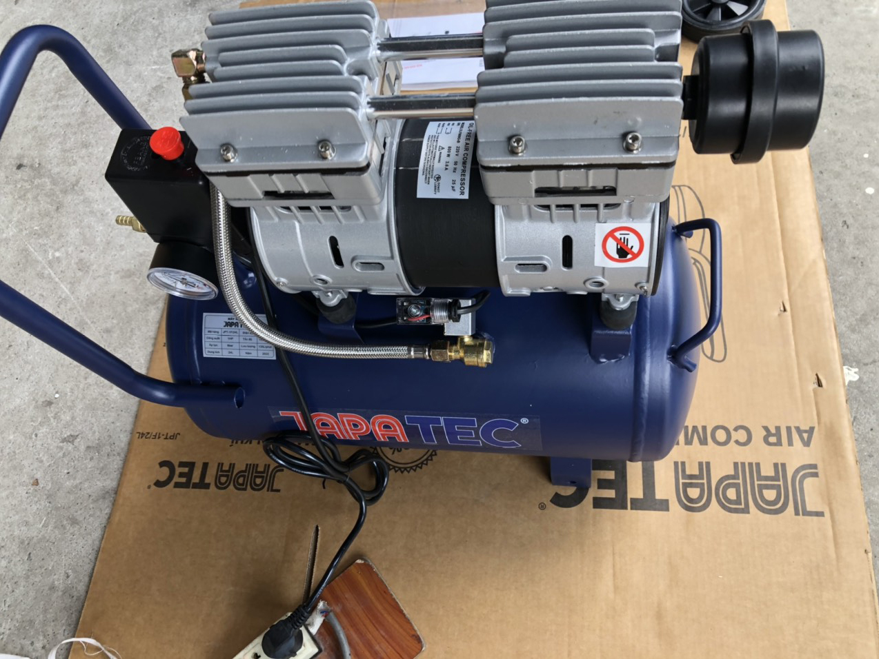 Máy nén khí không dầu 24L Japatec JPT-1F/24L