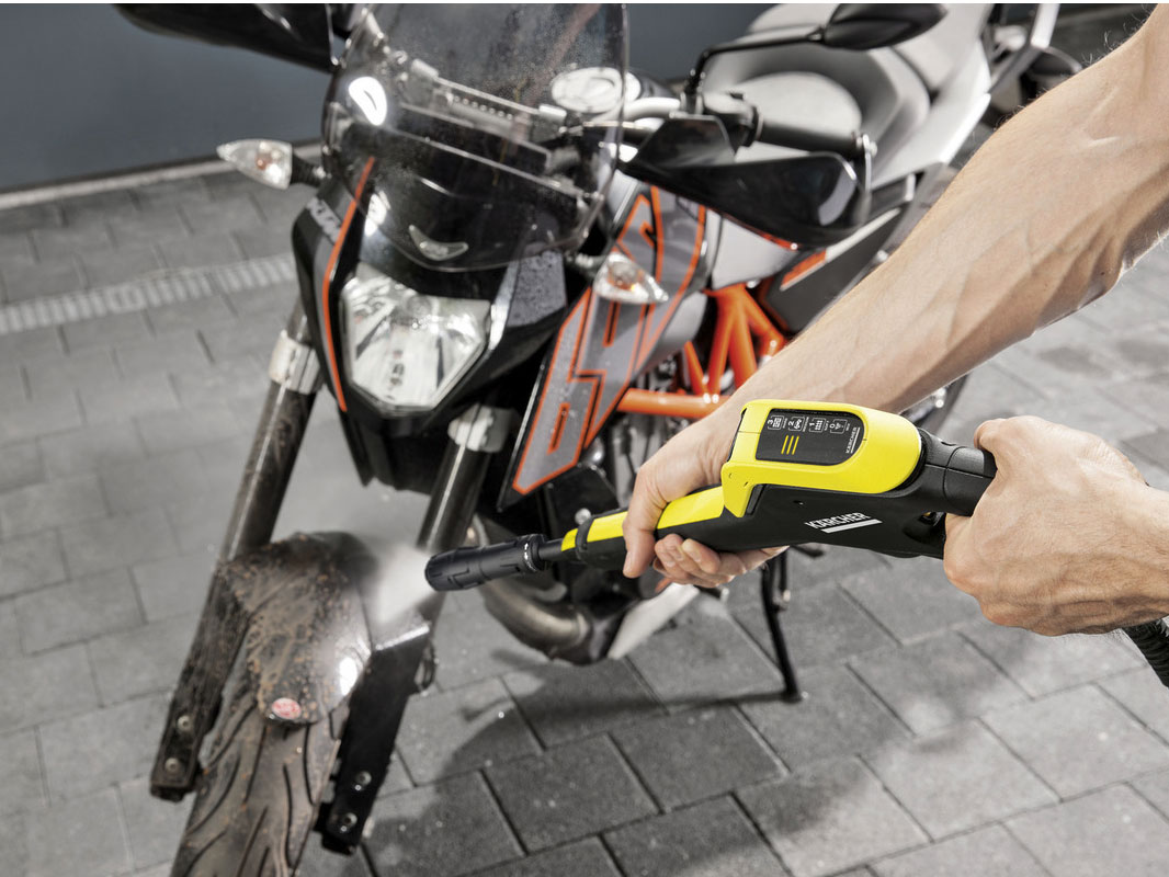 Máy rửa xe gia đình Karcher K5 Power Control