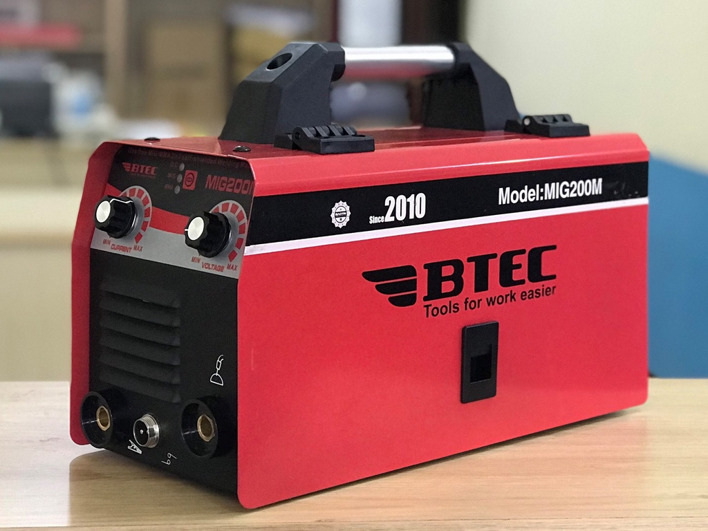 Máy hàn MIG không dùng khí BTEC MIG 200M