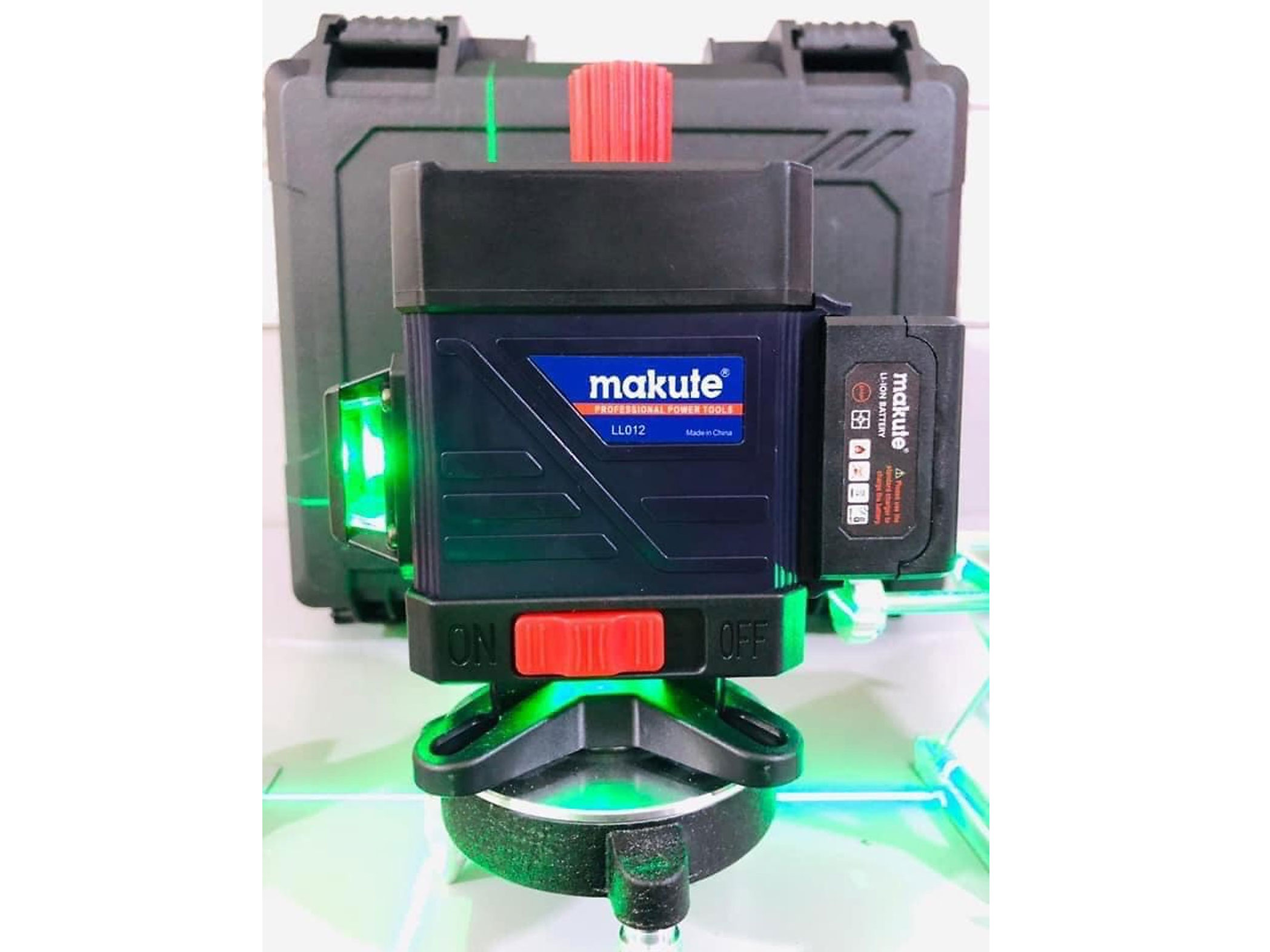 Máy cân bằng laser 12 tia xanh Makute LL012 (có điều khiển từ xa)