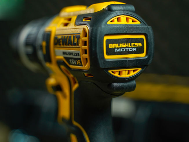 Máy khoan động lực dùng pin 18V DeWalt DCD796D2