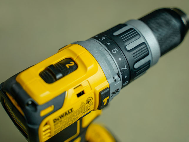 Máy khoan động lực dùng pin 18V DeWalt DCD796D2