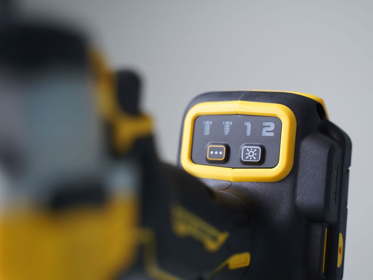 Máy siết bu lông dùng pin 20V Max DeWalt DCF922P1