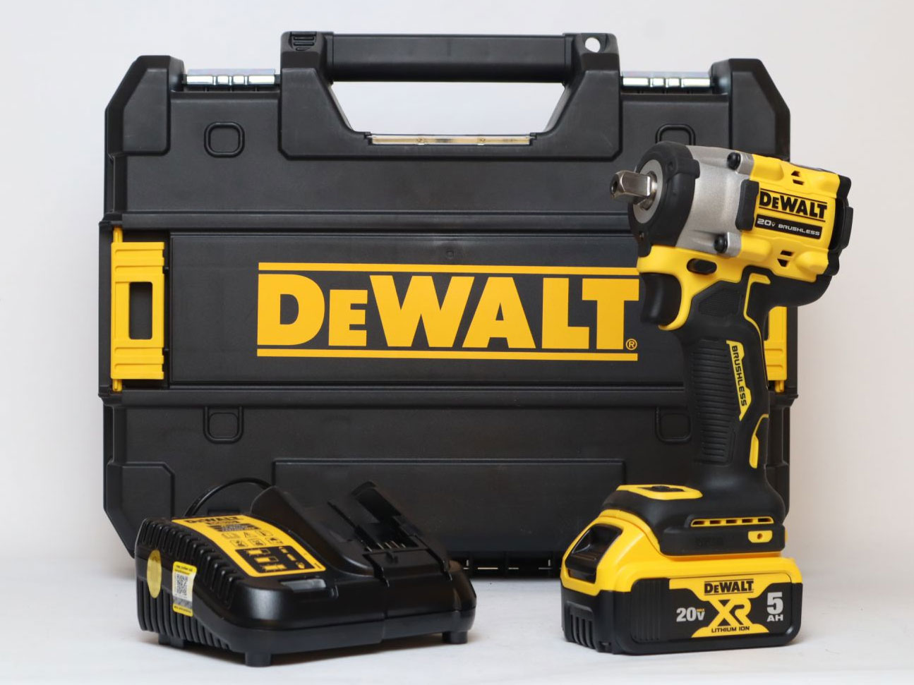 Máy siết bu lông dùng pin 20V Max DeWalt DCF922P1