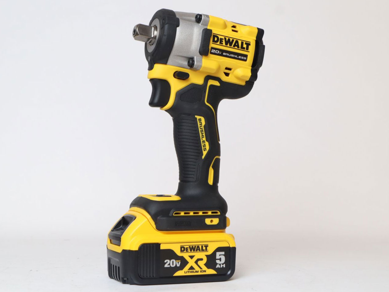 Máy siết bu lông dùng pin 20V Max DeWalt DCF922P1
