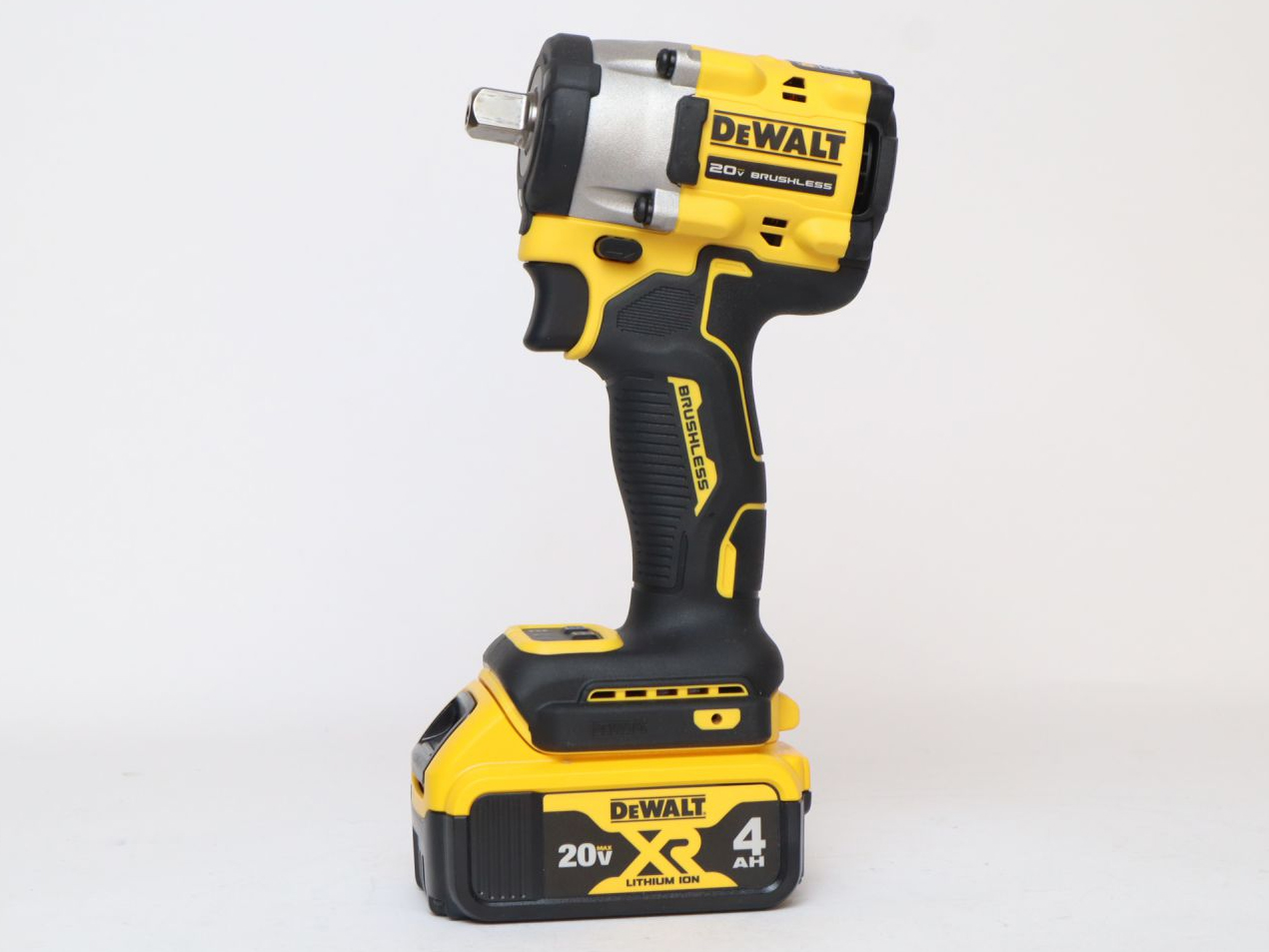 Máy siết bu lông dùng pin 20V Max DeWalt DCF922M2