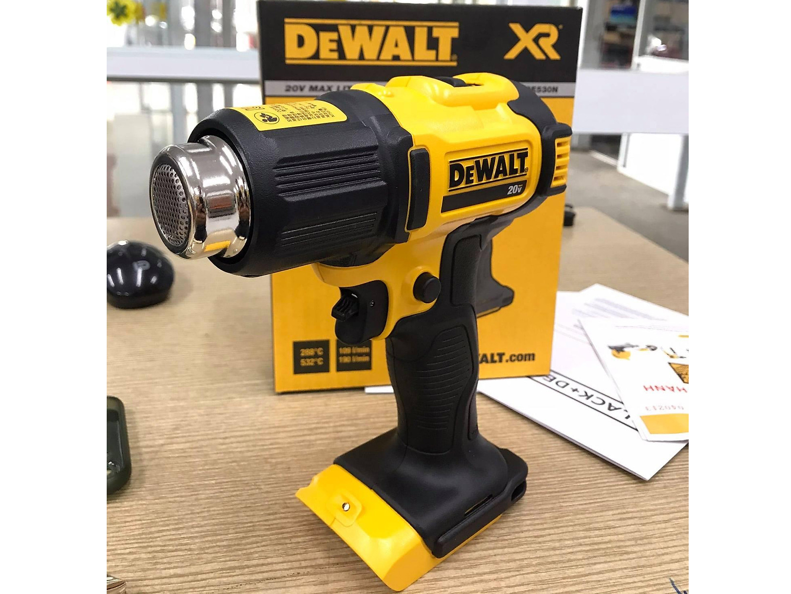 Máy thổi hơi nóng cầm tay 18V DeWALT DCE530P2
