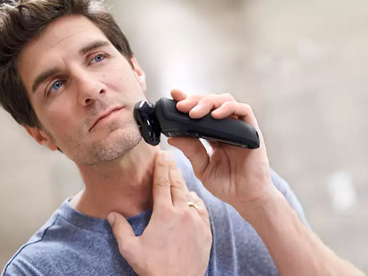 Máy cạo râu khô và ướt Philips S5582/20