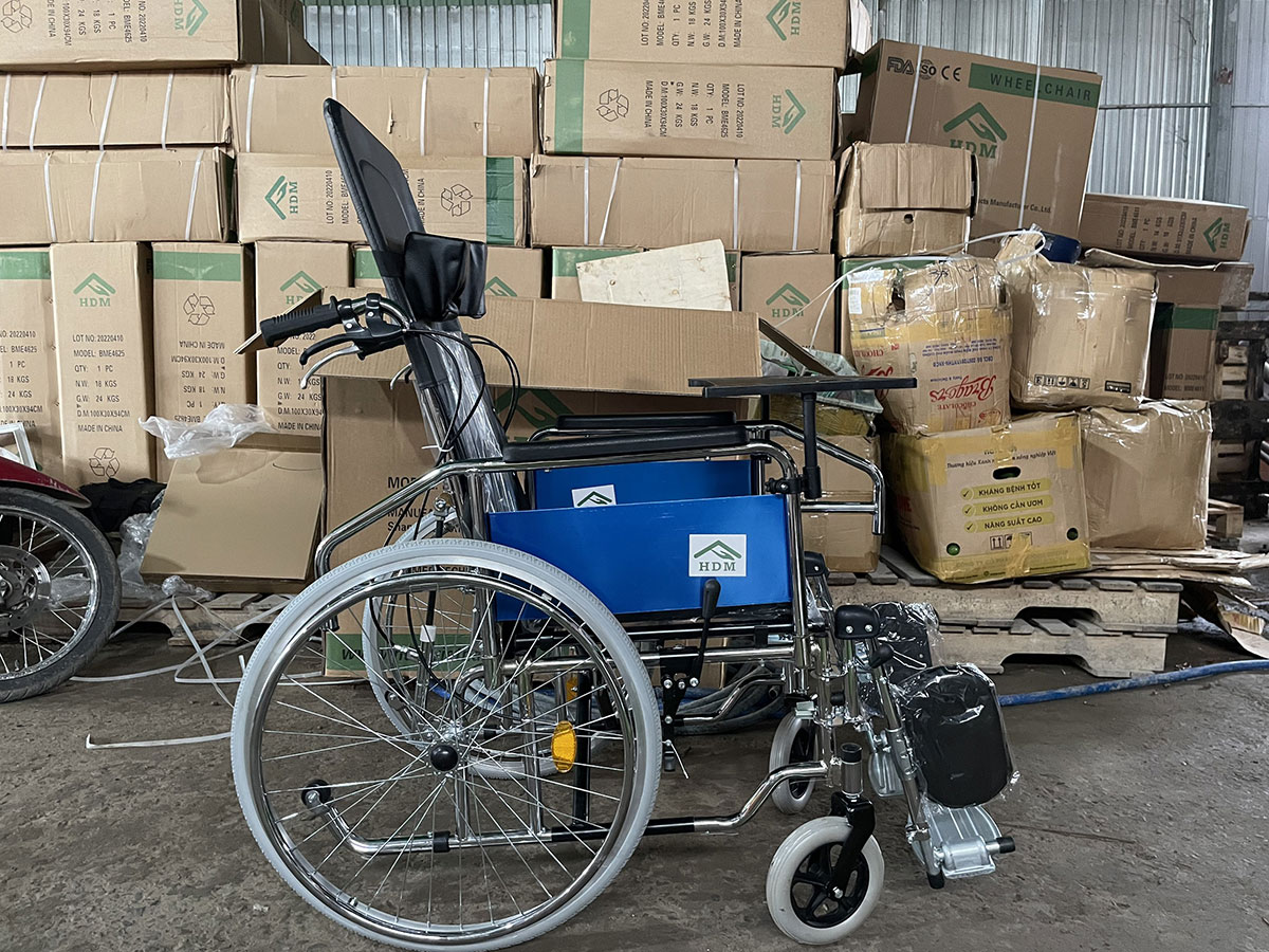 Xe lăn tay ngả nằm có bô BME 4625