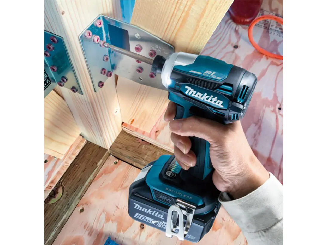 Máy vặn vít dùng pin Makita 18V DTD172RTE (SET 5Ah)