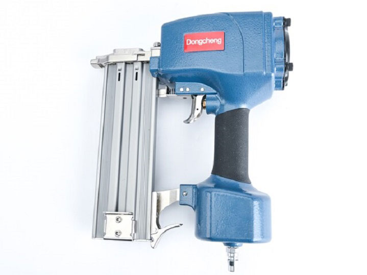 Súng bắn đinh bê tông Dongcheng D02-ST64C