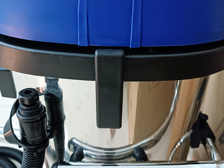 Máy hút bụi nước công nghiệp Kewin KN602M - 60 lít