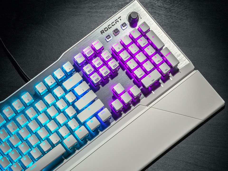 Bàn phím cơ Roccat Vulcan 122 AIMO Tactile