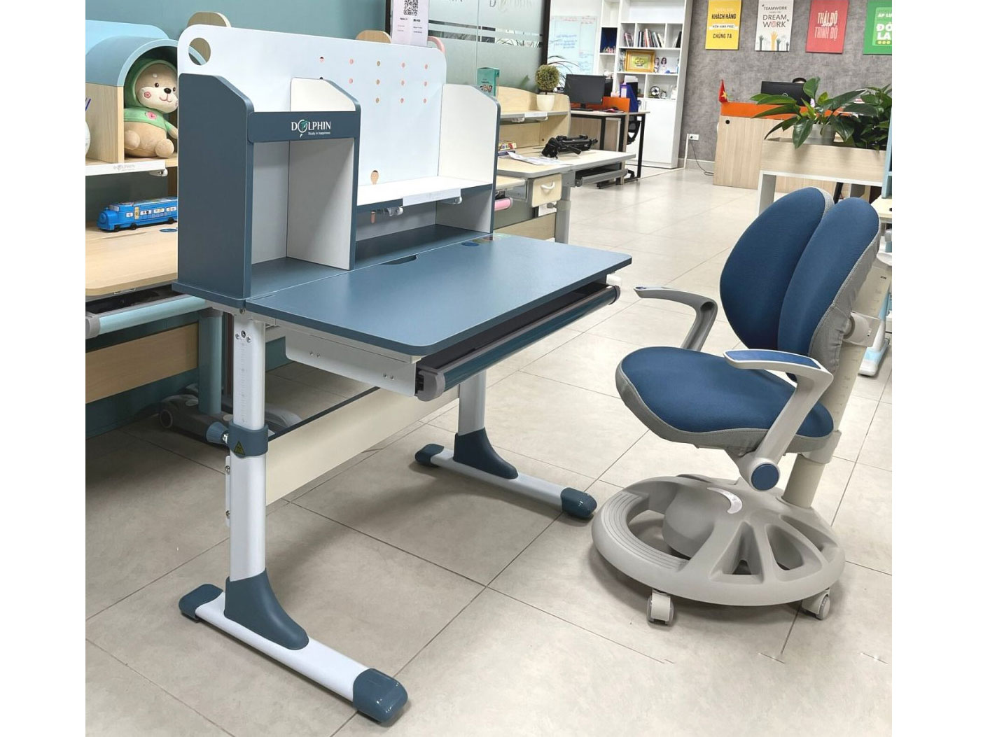 Bàn học thông minh chống gù chống cận Dolphin Dol-K02 (90 x 60 cm)