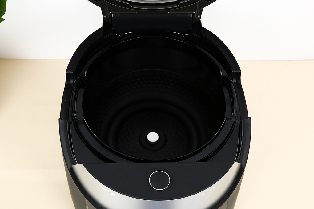 Nồi cơm điện tử cao tần Cuckoo CRP-LHTR0609F/BKSIVNCV