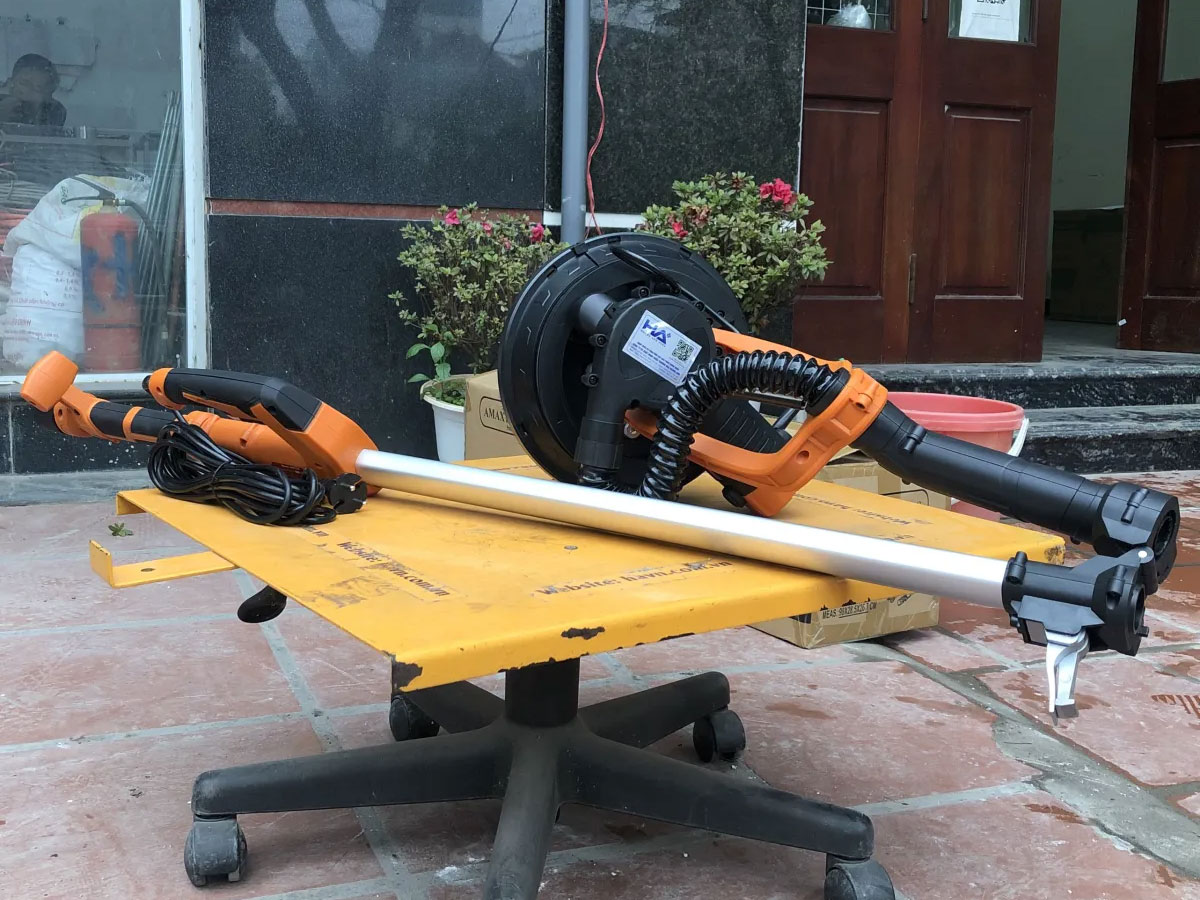 Máy chà tường có cần AmaxTools AM 7238 - 750W