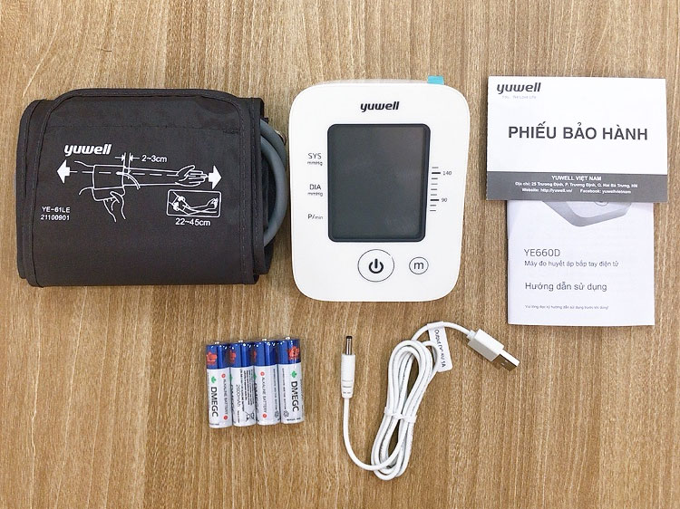 Máy đo huyết áp điện tử bắp tay Yuwell YE660D