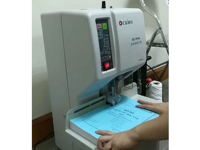 Máy khoan, đóng chứng từ ống nhựa tự động Akio HJ-50AK