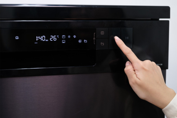 Máy rửa bát Dann SDS99PRO15B (15 bộ)