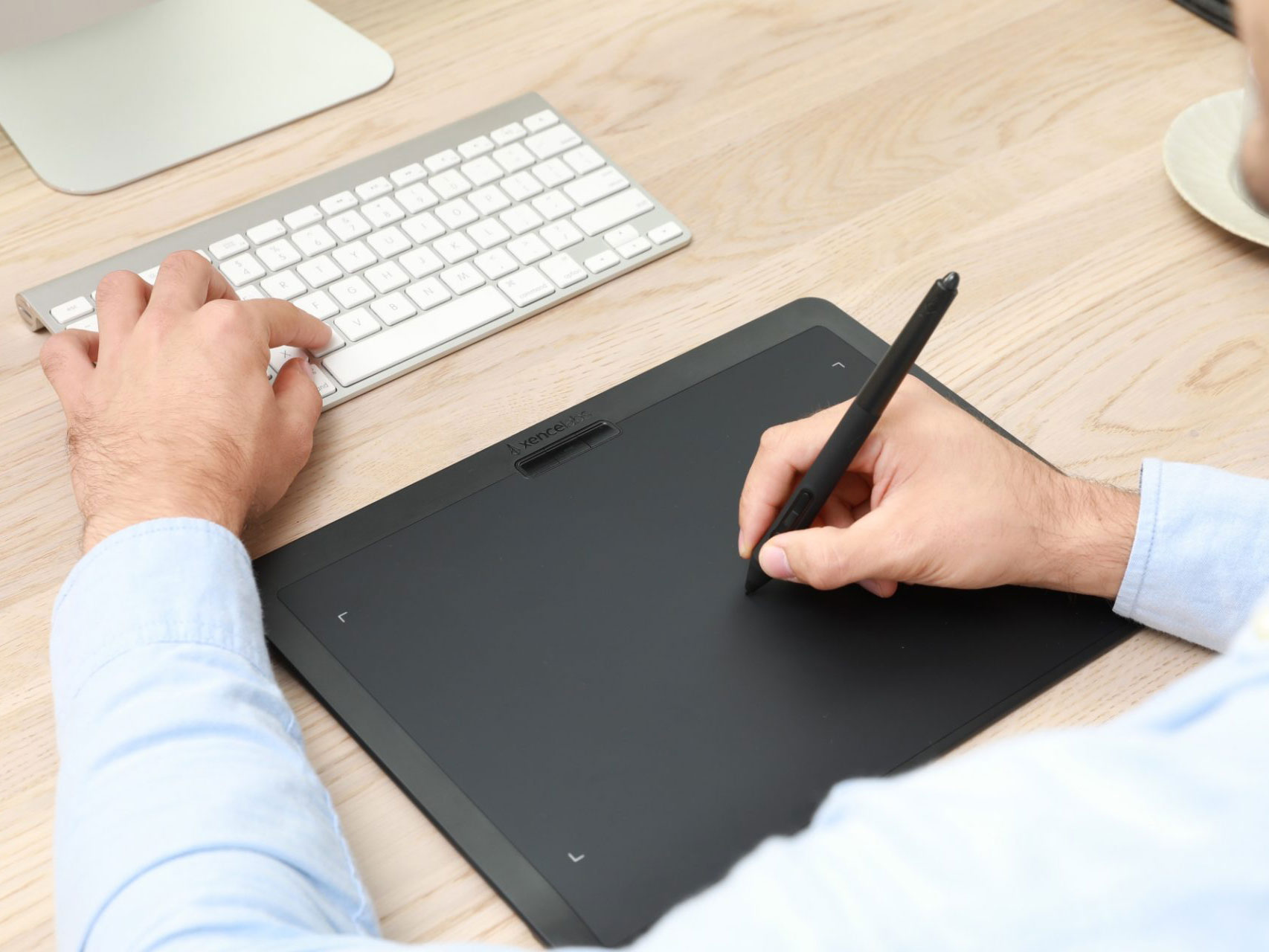 Bảng vẽ đồ họa Xencelabs Medium Bundle XMCTBMFRES (điều khiển Quick keys Wireless cảm ứng nghiêng)