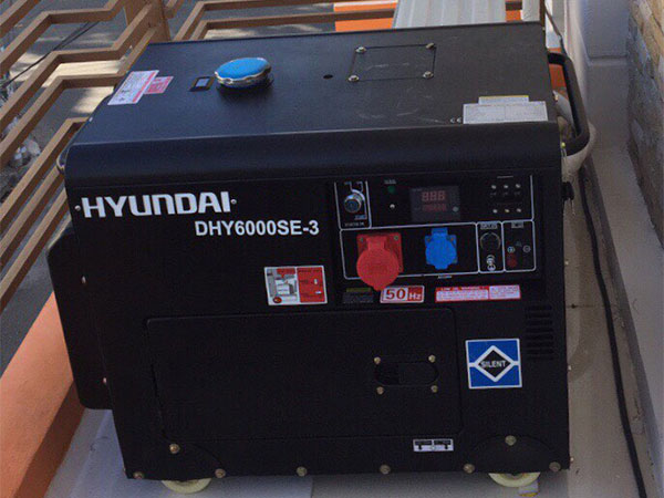 Máy phát điện chạy dầu 6 KVA 3 pha siêu chống ồn Hyundai DHY6000SE-3