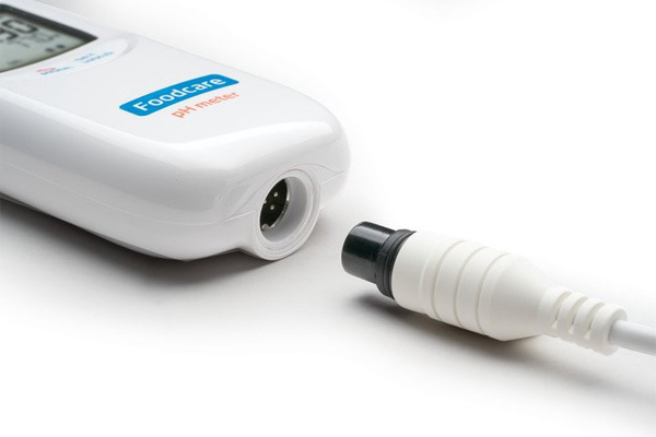 Máy đo pH, nhiệt độ trong sữa chua, phô mai, thực phẩm bán rắn Hanna (HACCP) HI99161