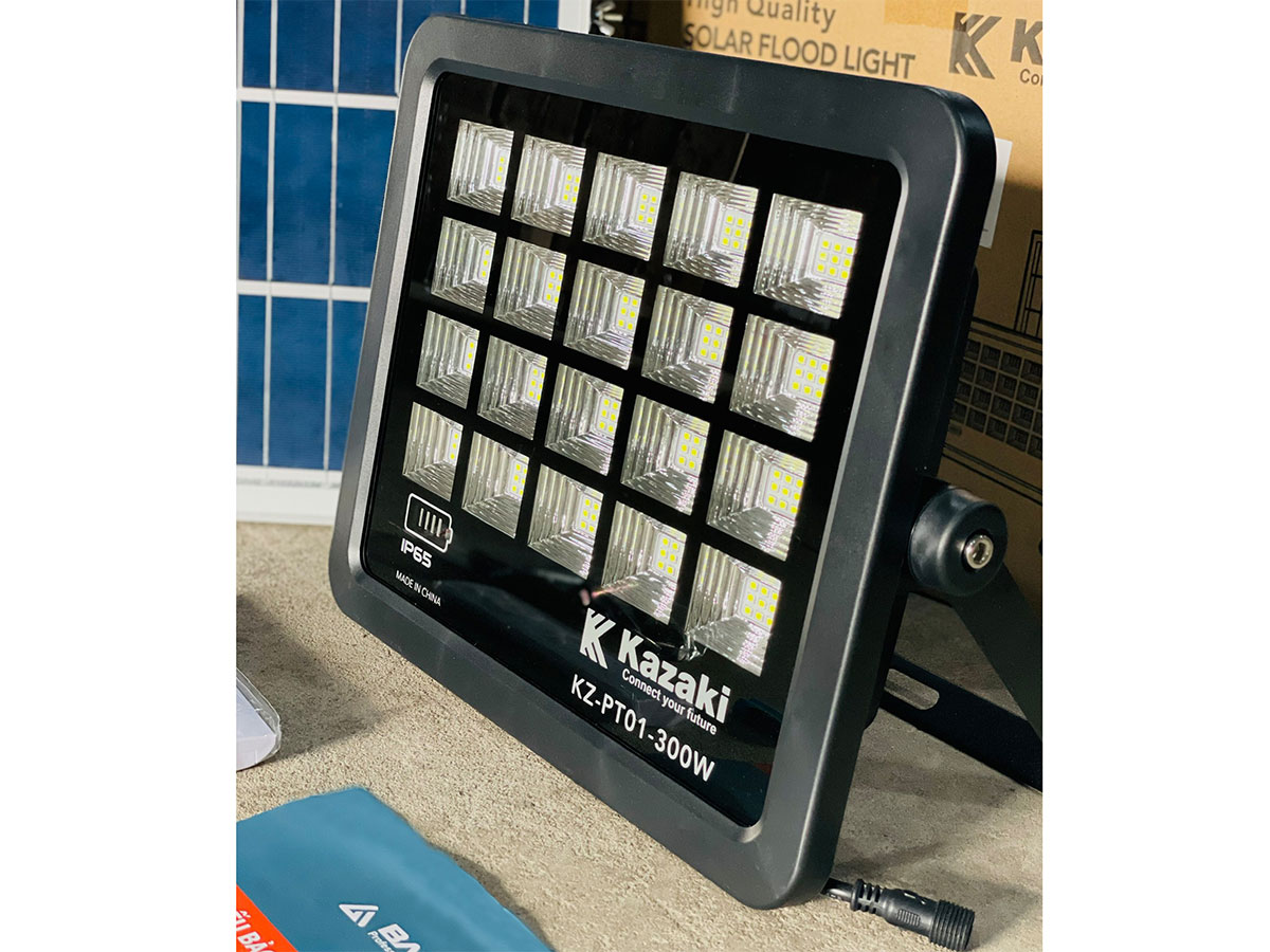 Đèn năng lượng mặt trời Kazaki KZ-PT01-300W