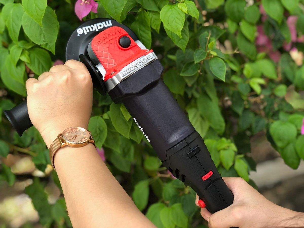 Máy mài tay dài có điều tốc Makute AG126-LV (100mm, 850W)