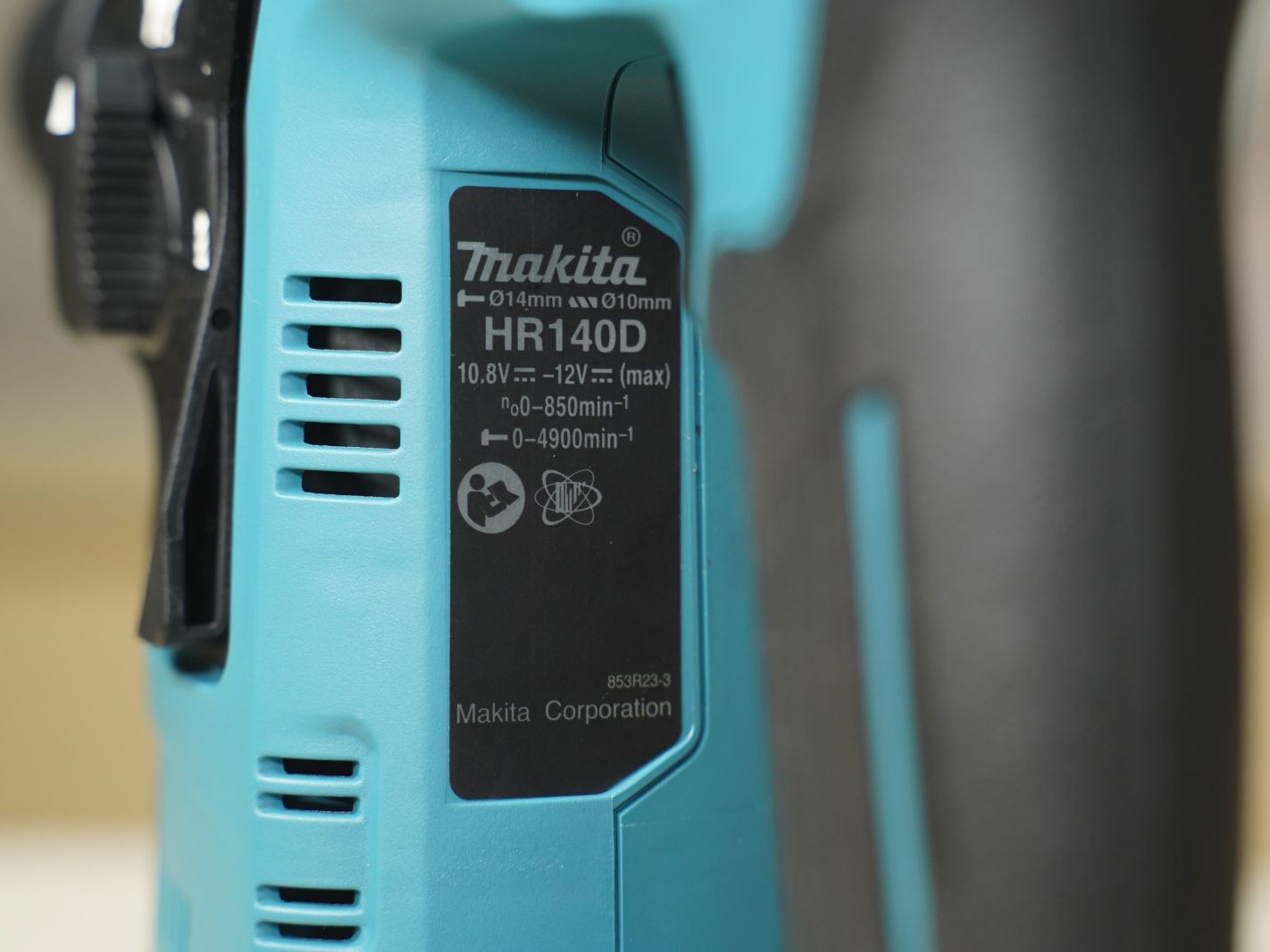 Máy khoan bê tông Makita HR140DSYE 12V (sạc 2 pin 1.5AH)