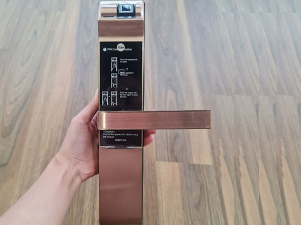 Khóa điện tử vân tay thông minh Yale YDM7116ARB