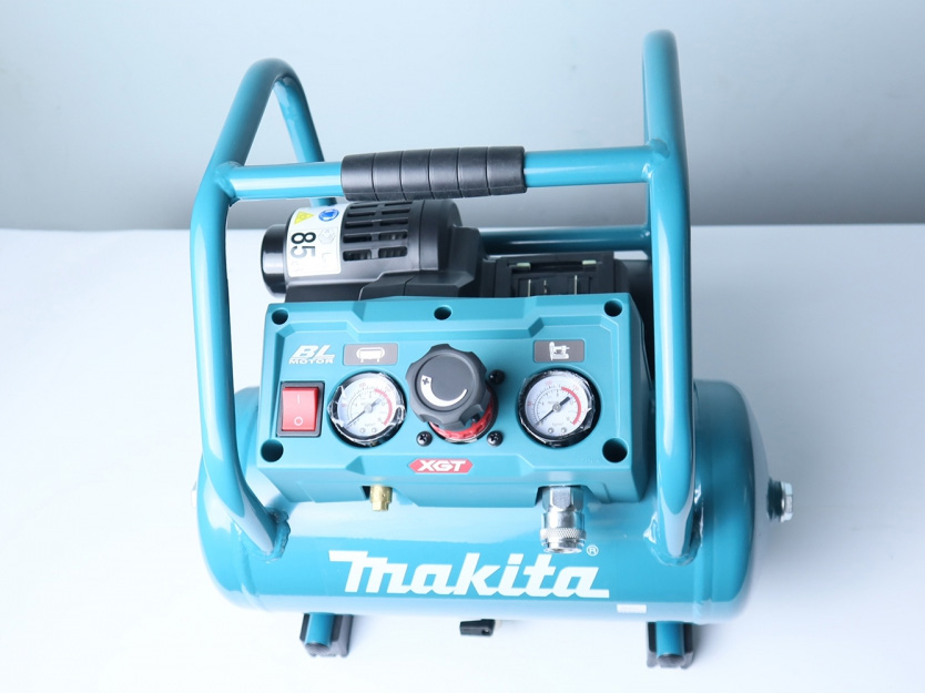 Máy nén khí dùng pin Makita AC001GZ 40V Max XGT (chưa pin, sạc)