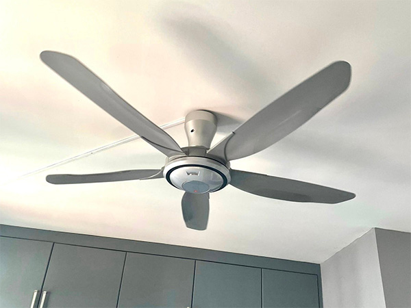 Quạt trần KDK V60WK (5 cánh - 7 tốc độ - có điều khiển)