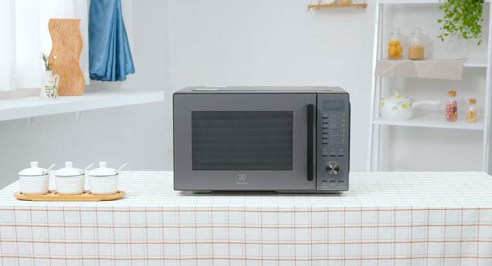 Lò vi sóng có nướng Electrolux EMG25D22BM 25 lít