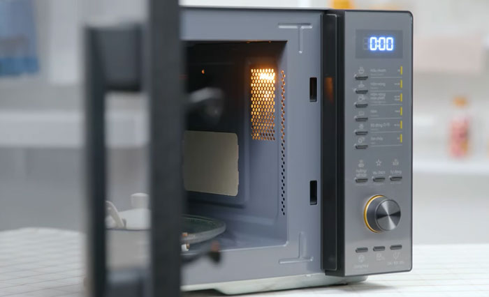 Lò vi sóng có nướng Electrolux EMG25D22BM 25 lít