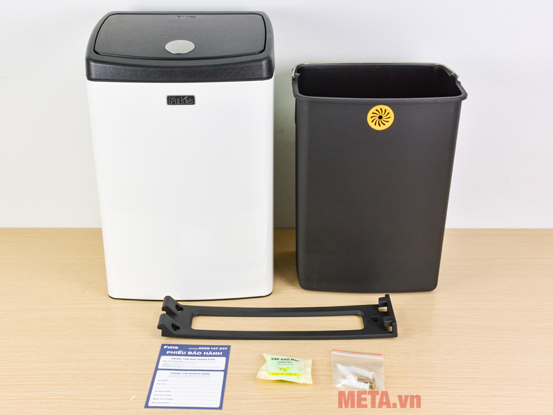 Thùng rác inox nhấn vuông nhỏ Fitis STS1-904 - 15 lít (Trắng)