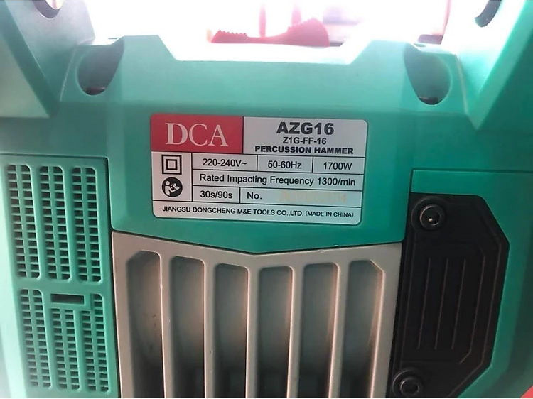 Máy đục bê tông DCA AZG16 1.700W - META.vn