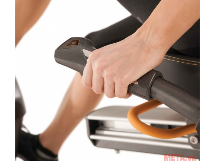 Xe đạp thể dục tựa lưng trong nhà Matrix R30 XIR