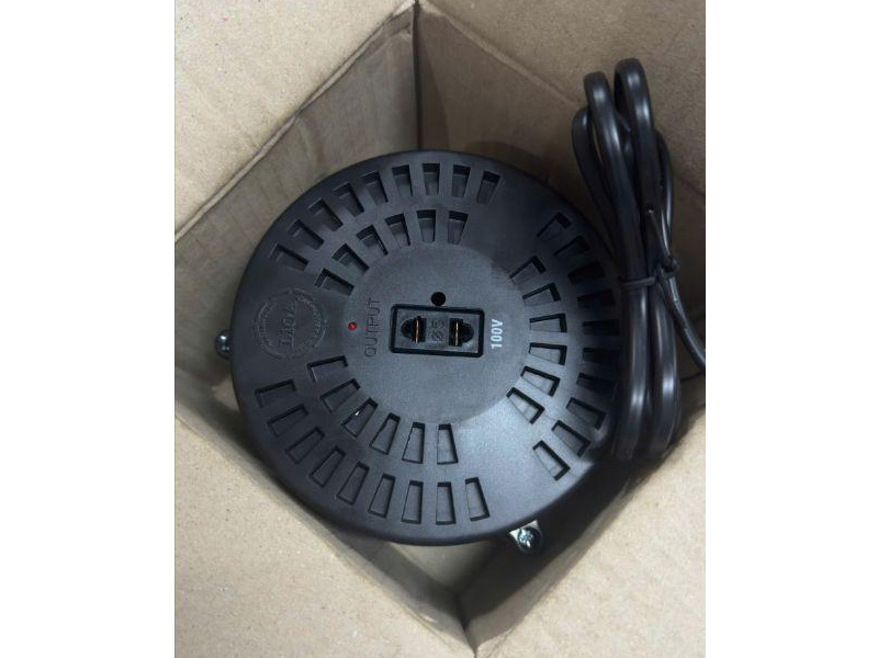 Biến áp đổi nguồn hạ áp Lioa DN006 (DN006A) 1P- 600VA