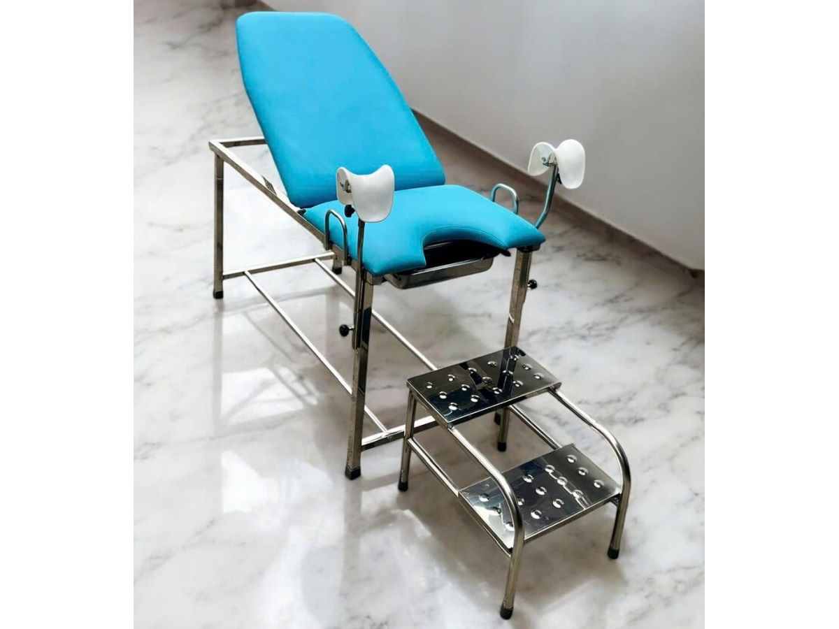 Bàn khám phụ khoa inox 3A kèm đệm và bục