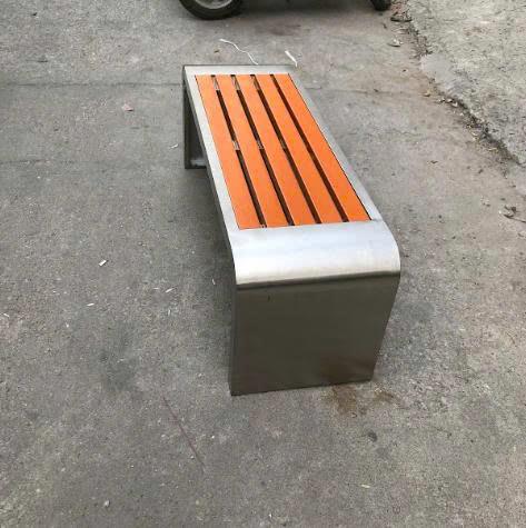 ✓