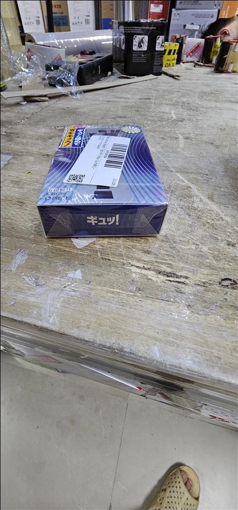 ✓