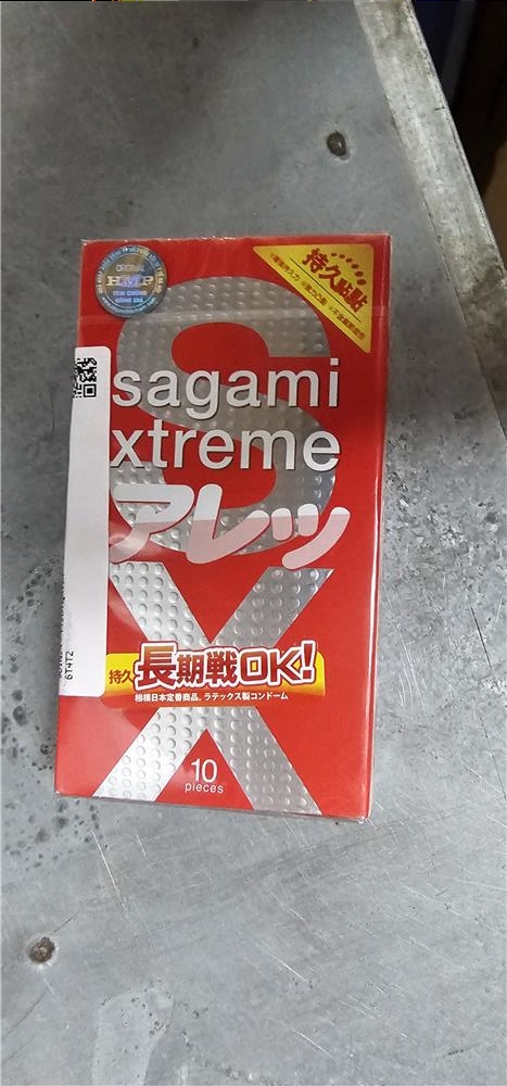 ✓