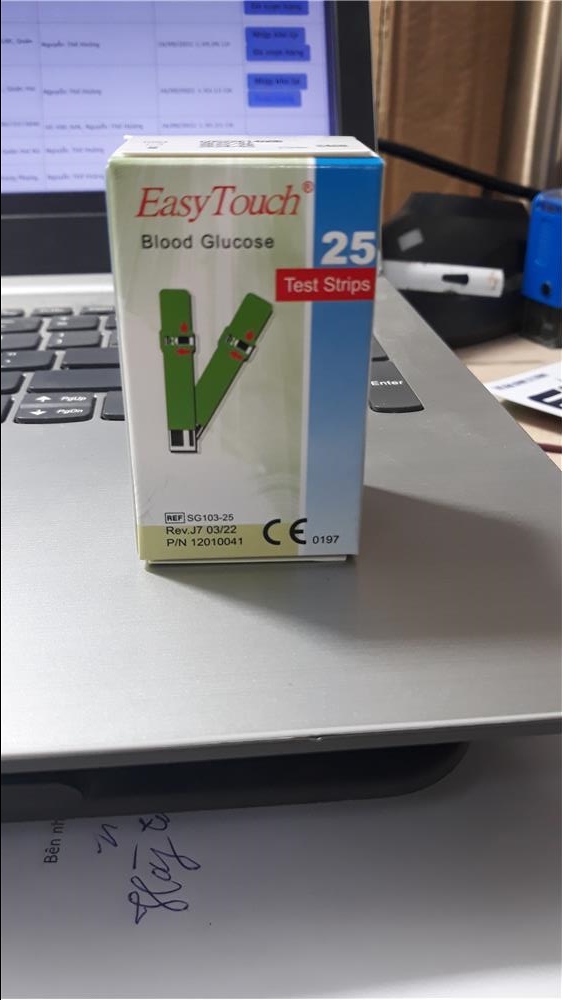 ✓