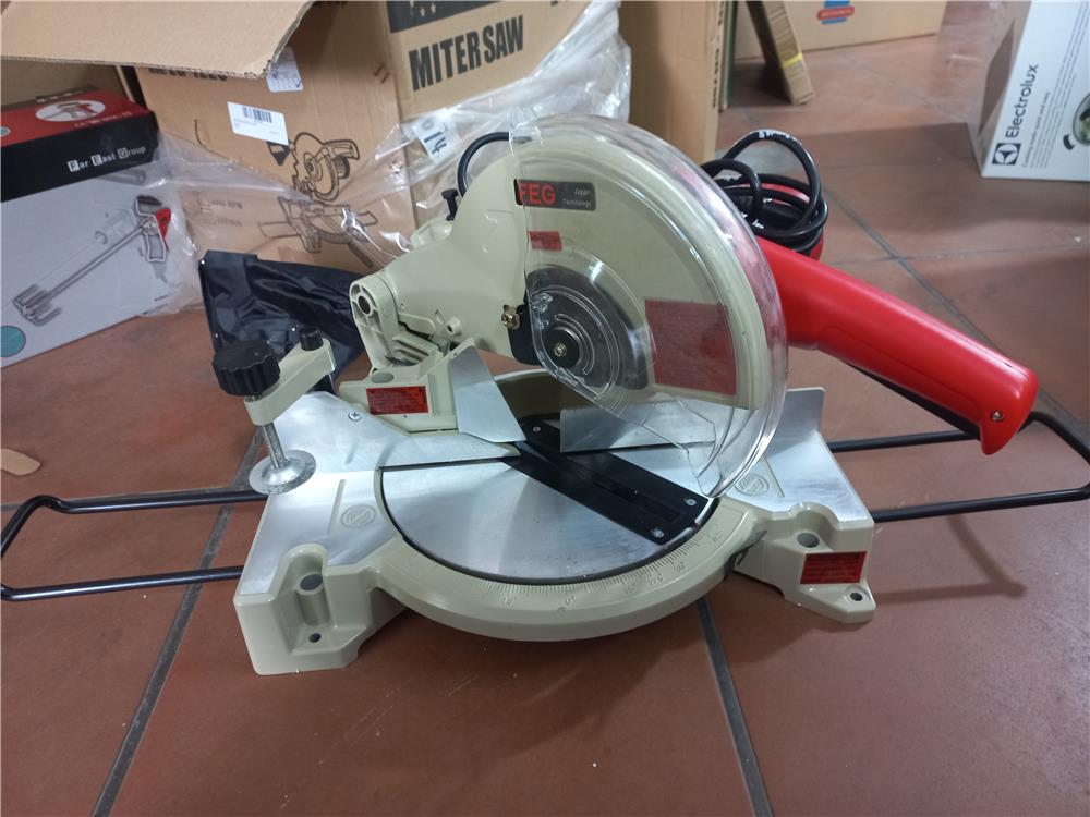 ✓