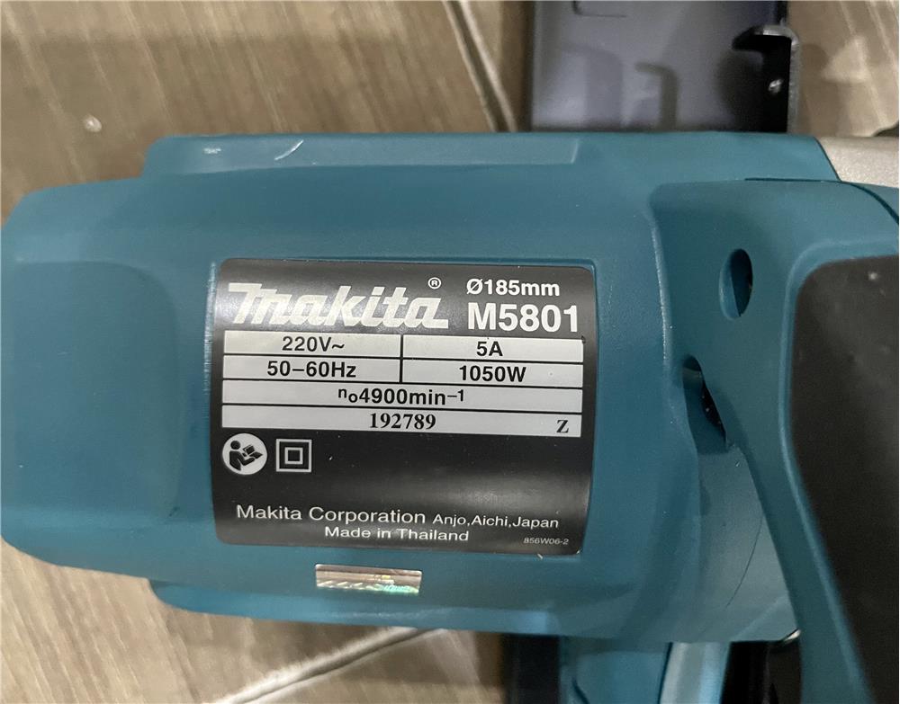 ✓