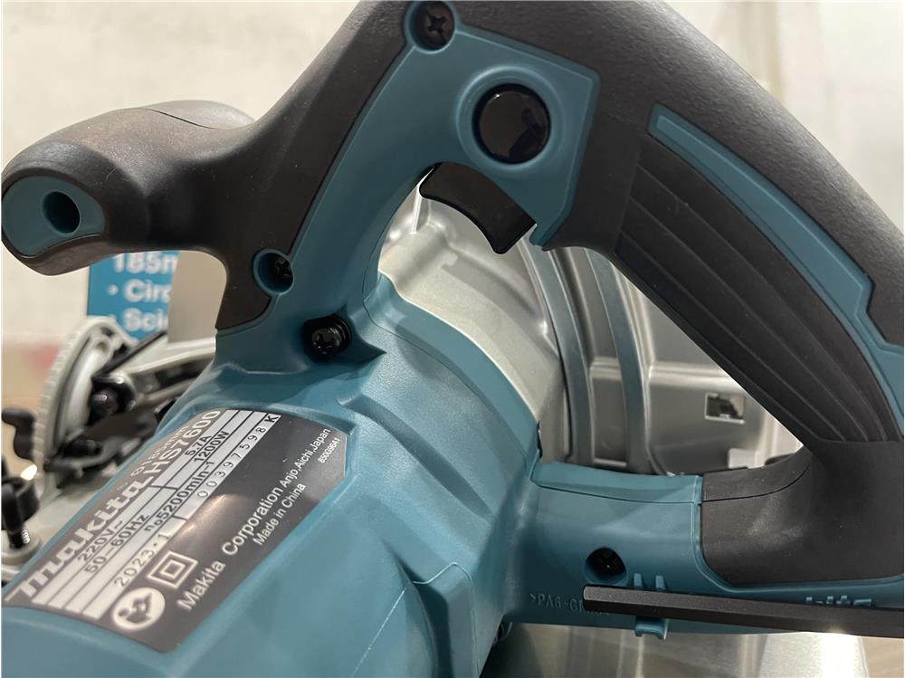 Máy cưa đĩa Makita HS7600 - META.vn